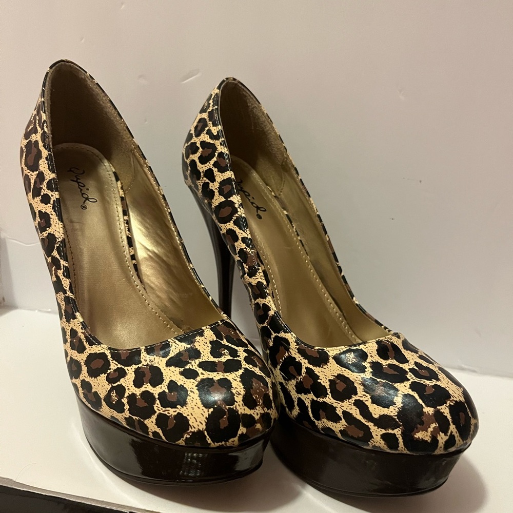 Camel Leopard Print Pump. Size 8 US. Qupid Brand